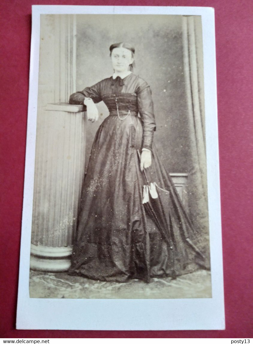 Photo CDV Second Empire - Jeune Femme Debout - Ombrelle - Circa 1865/70 - Photo Annet, Tarbes - TBE - Ancianas (antes De 1900)