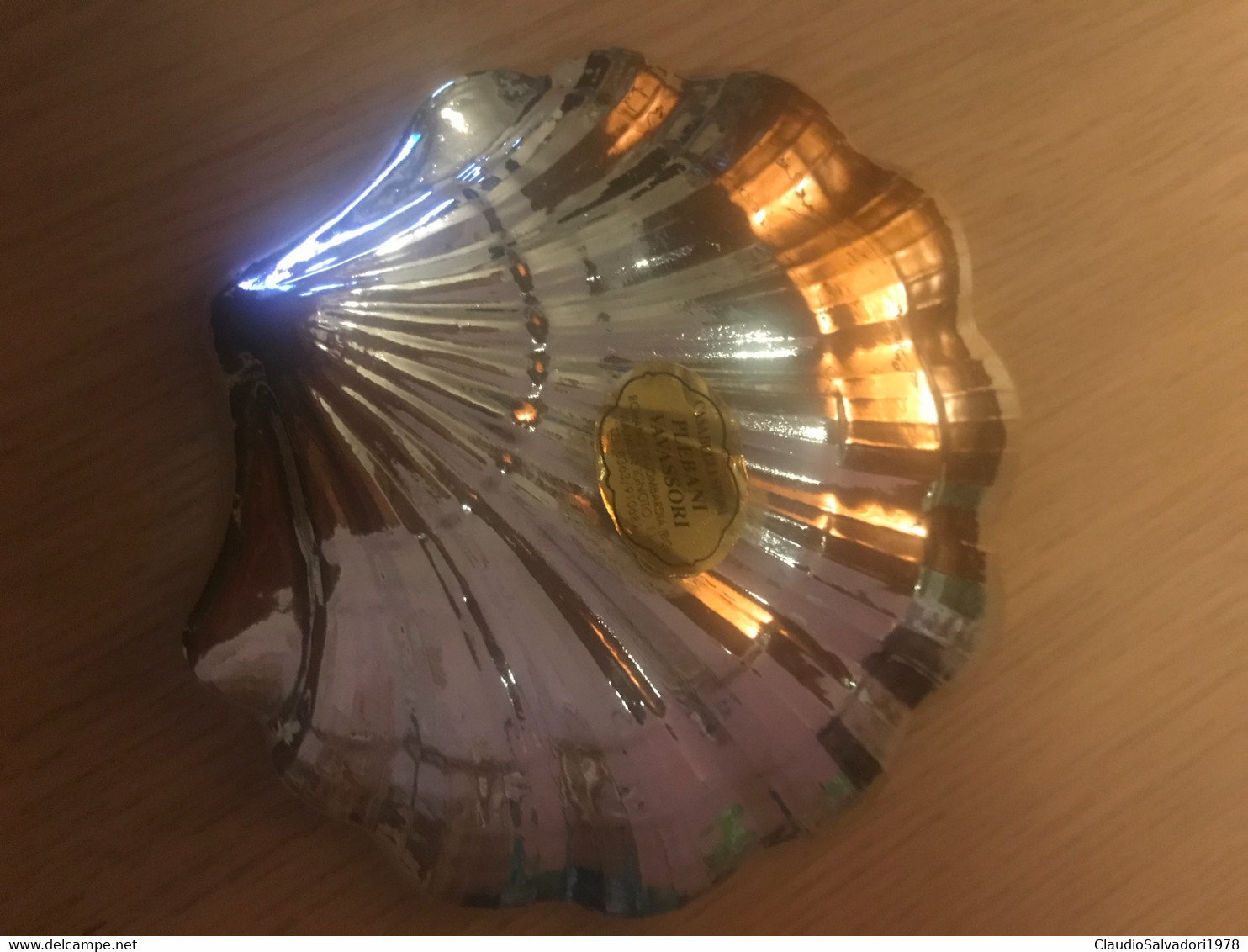 Portacenere A Forma Di Conchiglia In Vetro Color Oro E Argento - Glas