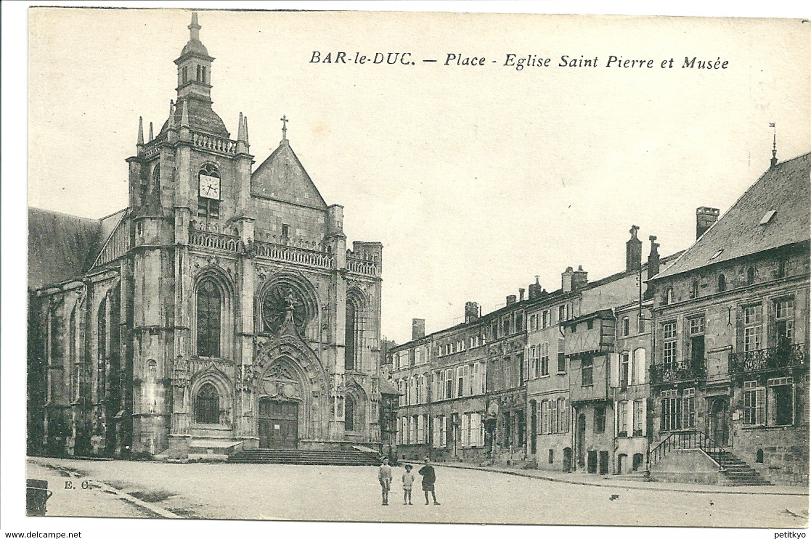 55 - Bar Le Duc - Place, église Saint Pierre Et Musée - Bar Le Duc