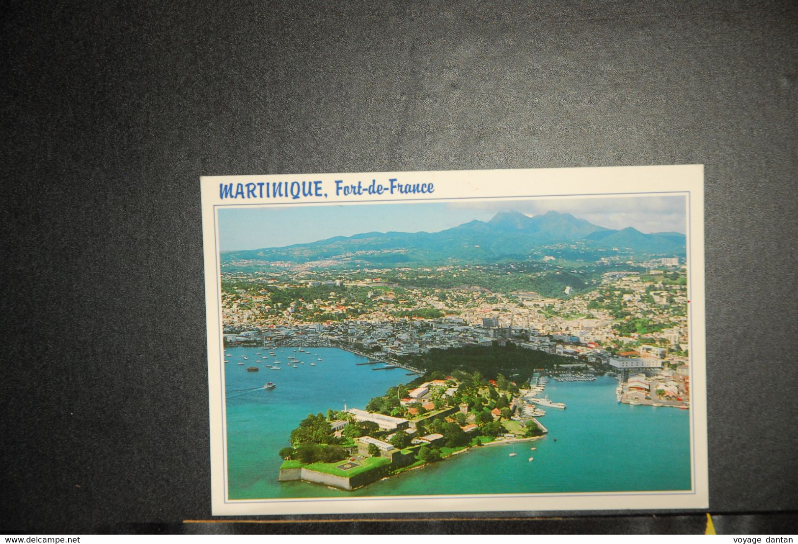 CP, MARTINIQUE : FORT DE FRANCE, Au Premier Plan Le Fort SAINT LOUIS - Fort De France
