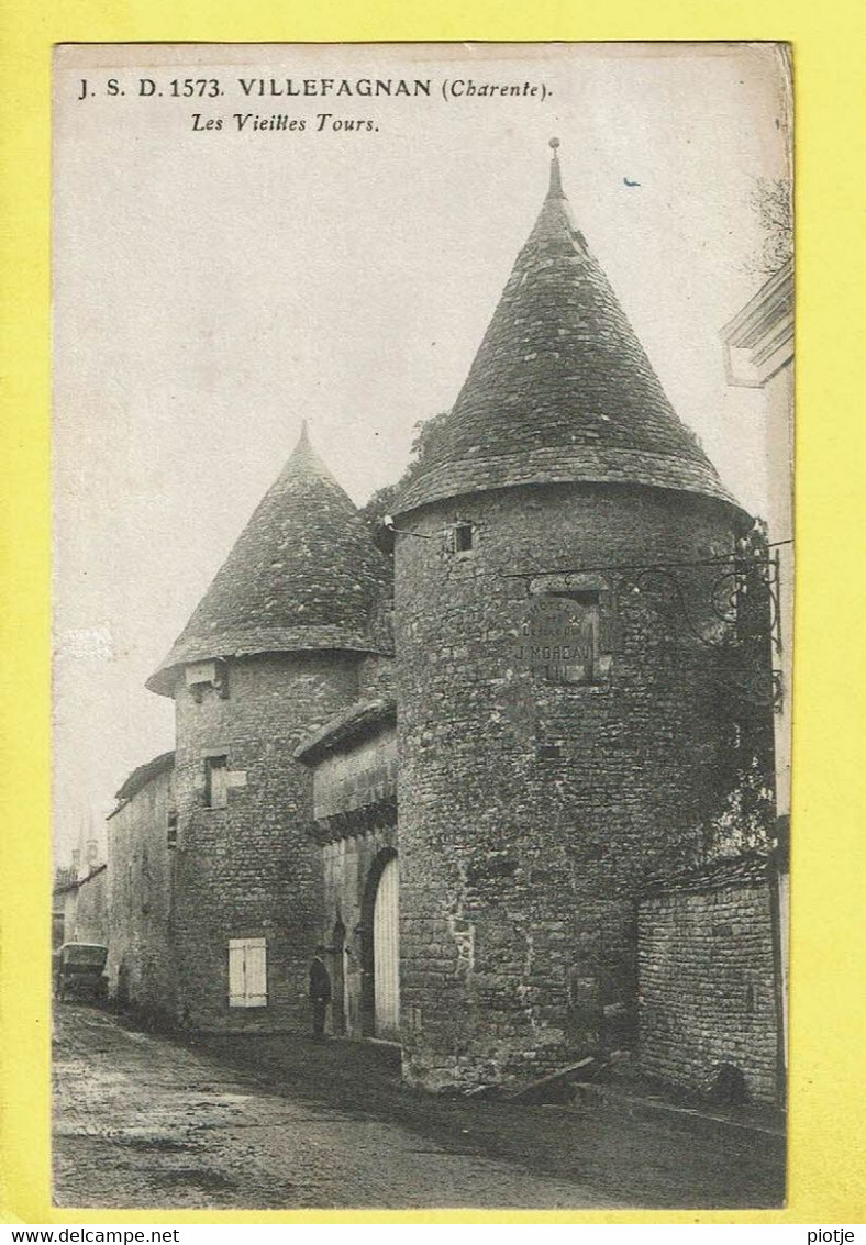 * Villefagnan (Dép 16 - Charente - France) * (J.S.D. 1573) Les Vieilles Tours, Tower, Toren, Animée, Rare, Old, CPA - Villefagnan