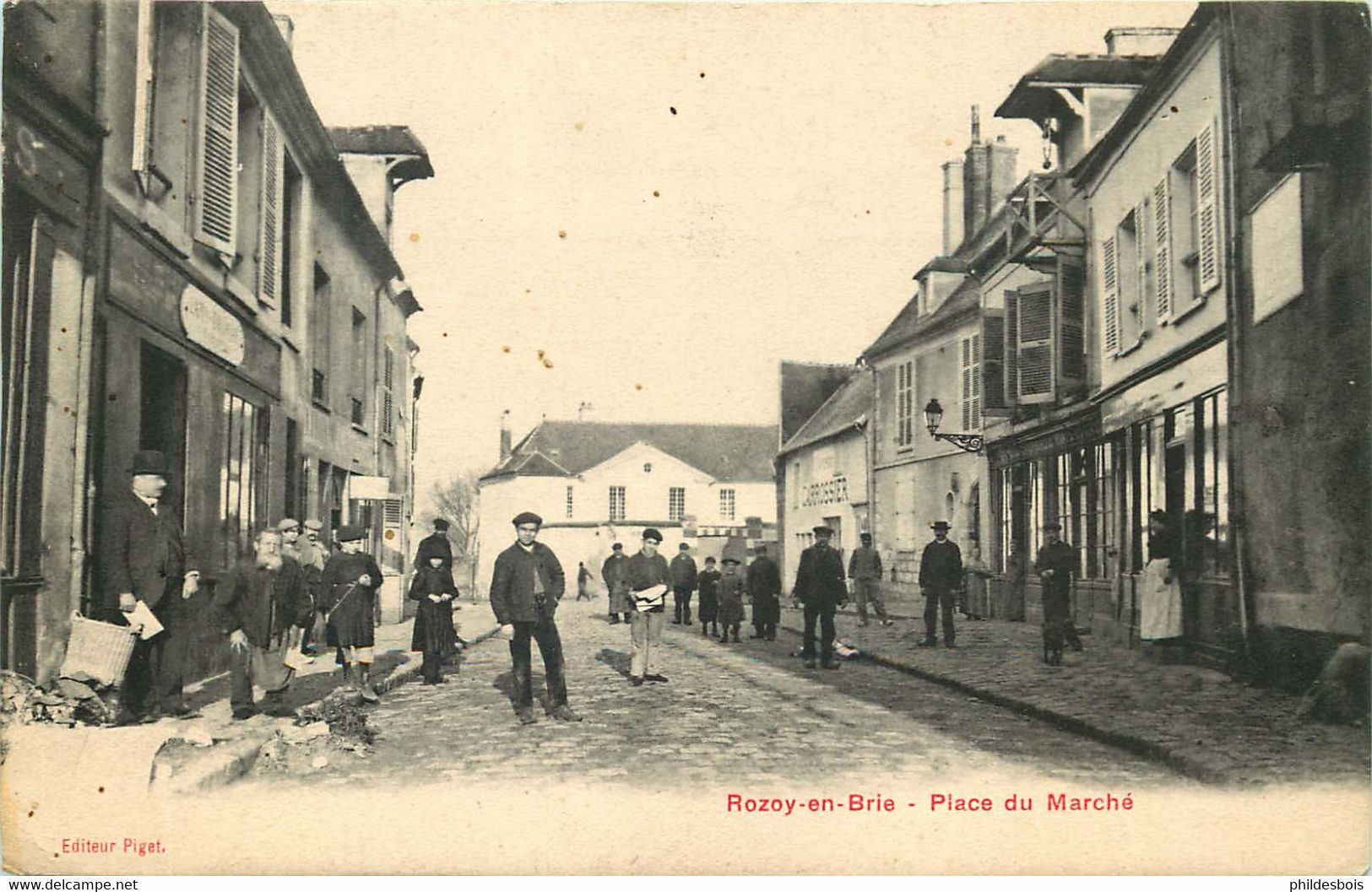 SEINE ET MARNE  ROZAY EN BRIE   Place Du Marché - Rozay En Brie