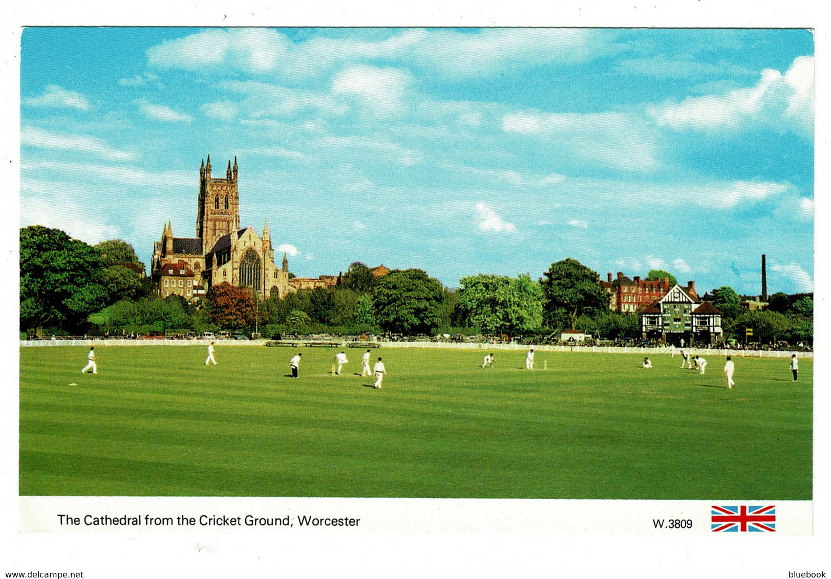 Ref 1404 - Postcard - Cricket Match - Worcester Cricket Ground - Sports Theme - Cricket