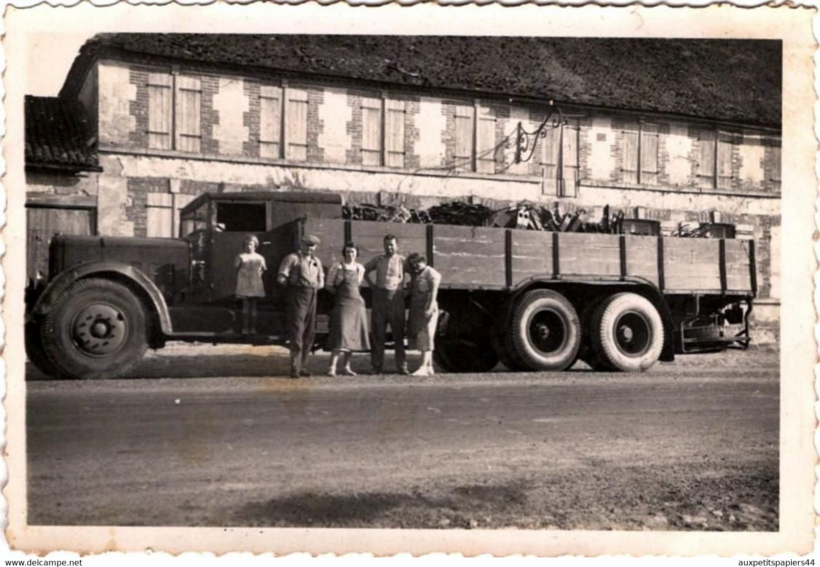 Photo Originale Famille Posant Devant Son Camion Renault Plateau Bâché Type VT6DC 33 Cv 40 Cv 12 Tonnes 1934 - Automobili