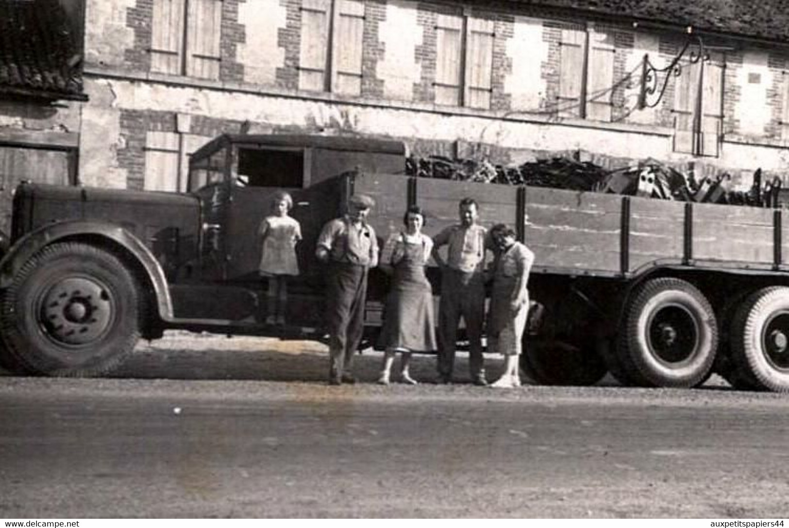 Photo Originale Famille Posant Devant Son Camion Renault Plateau Bâché Type VT6DC 33 Cv 40 Cv 12 Tonnes 1934 - Automobili