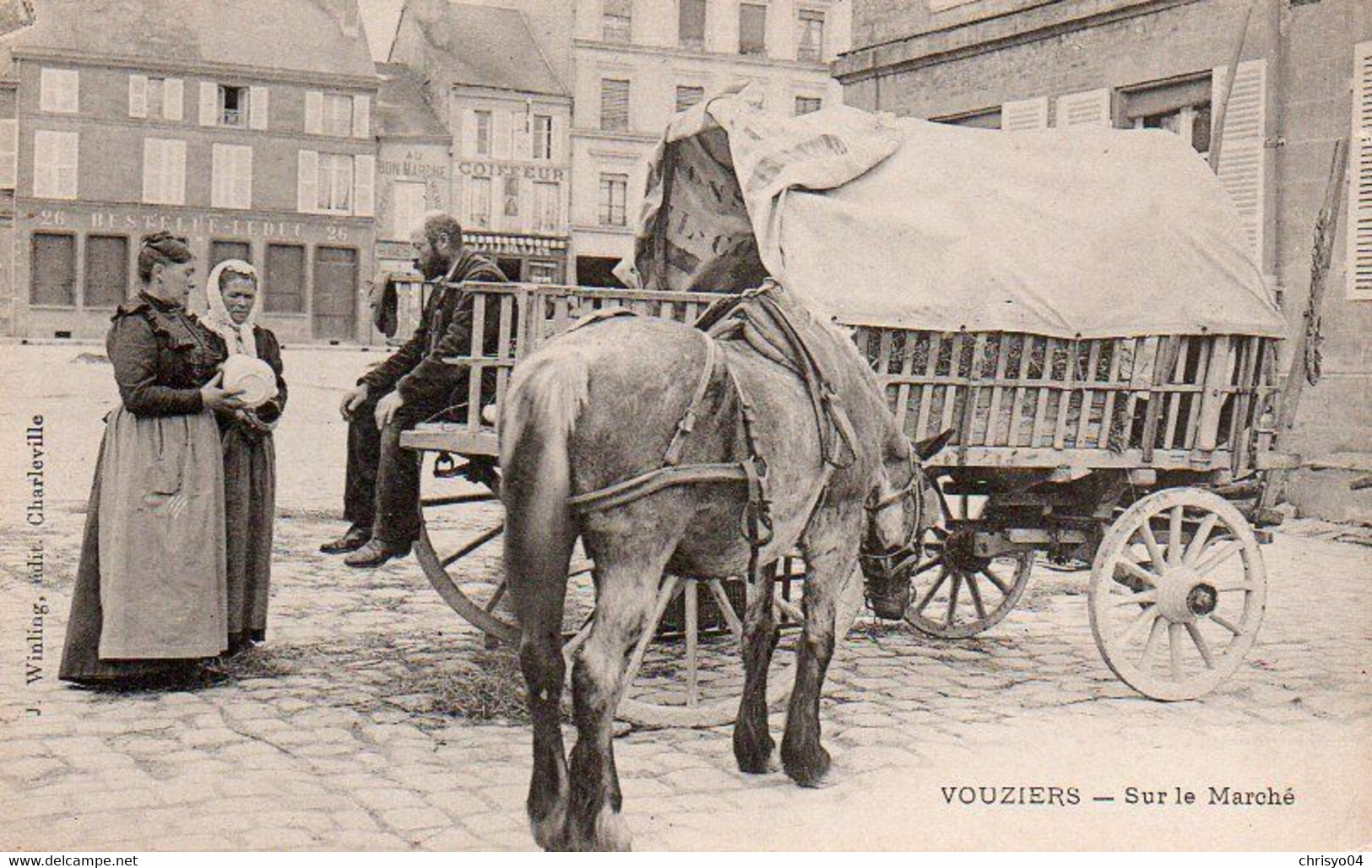 V9Sv   08 Vouziers Sur Le Marché En TBE - Vouziers