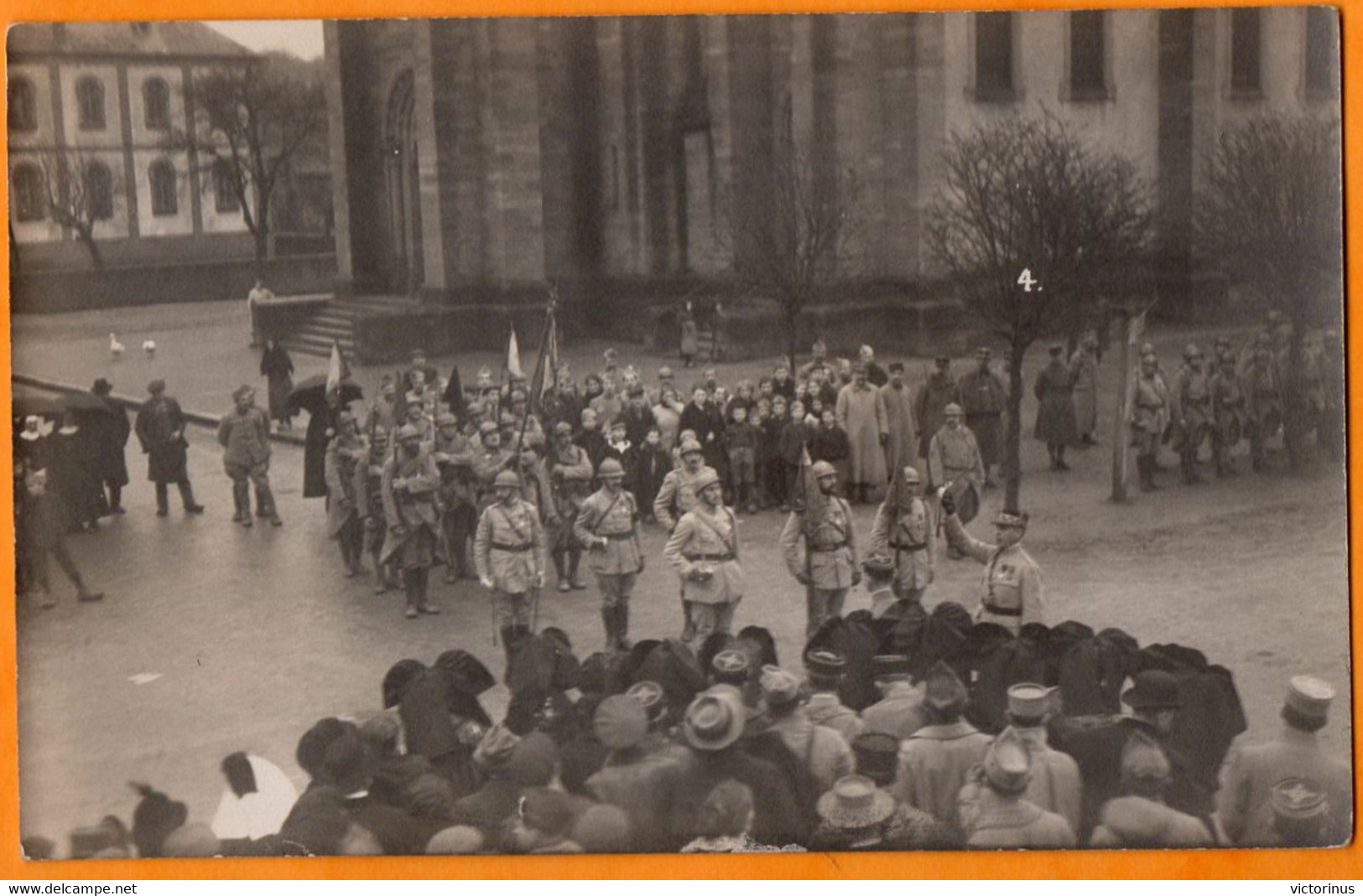 NIEDERBRONN Les BAINS  -  ( 67 ) - DEVANT L'EGLISE SAINT-MARTIN -  PRISE D'ARMES  -  1918  -  ( WW1 ) - Niederbronn Les Bains