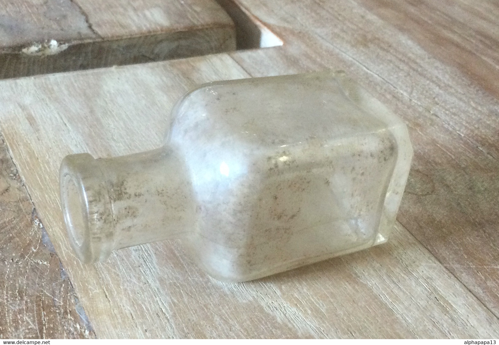 Ancienne Petite Bouteille En Verre - Calamai