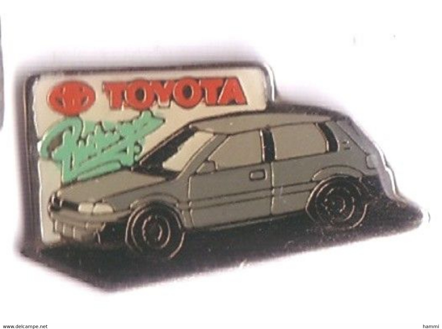 V289 Pin's TOYOTA PRIMERA  Achat Immédiat - Toyota