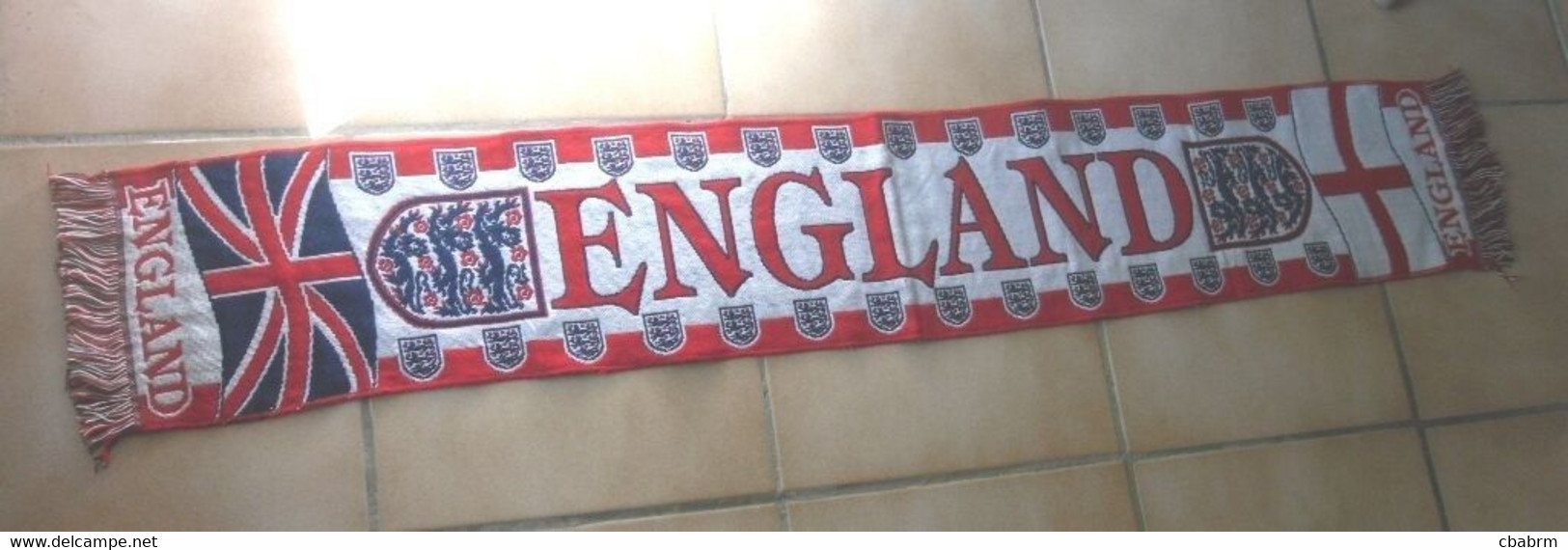 ECHARPE ENGLAND 100 % ACRYLIQUE FORMAT ENVIRON 21 Cm X 130 Cm ANGLETERRE - Foulards