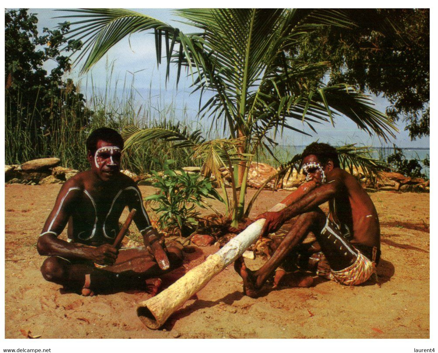 (Q 15) Australia - NT - Darwin  (aboriginal Men Playing Digeridoo) - Aborigines
