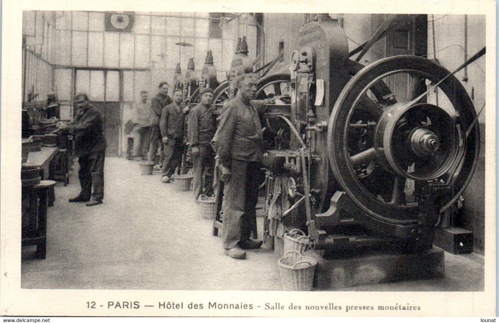 MONNAIE - PARIS - Hôtel Des Monnaies - Salle Des Nouvelles Presses Monétaires N°12 (pli Léger Sur Coté Gauche) - Monnaies (représentations)