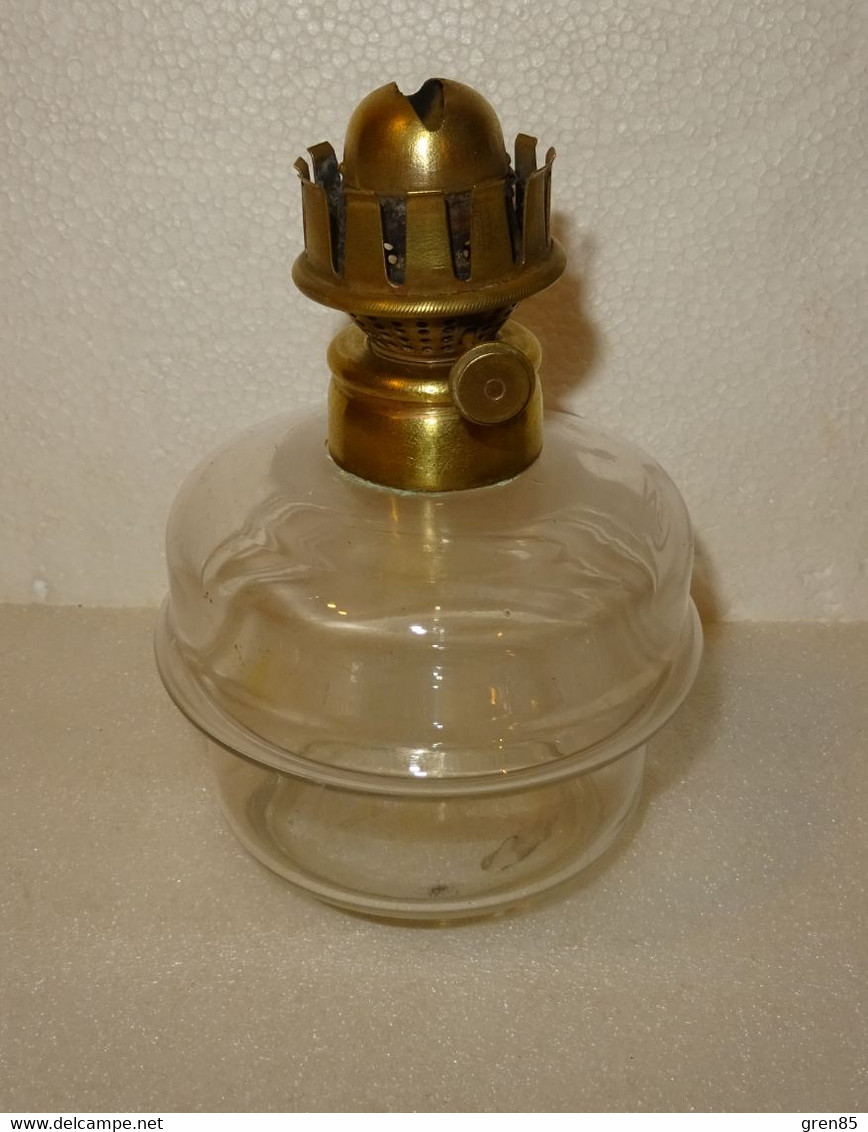 ANCIENNE LAMPE A PETROLE EN VERRE TRANSPARENT POUR LANTERNE, CHEMINS DE FER, SNCF S.N.C.F, CHEMINOT