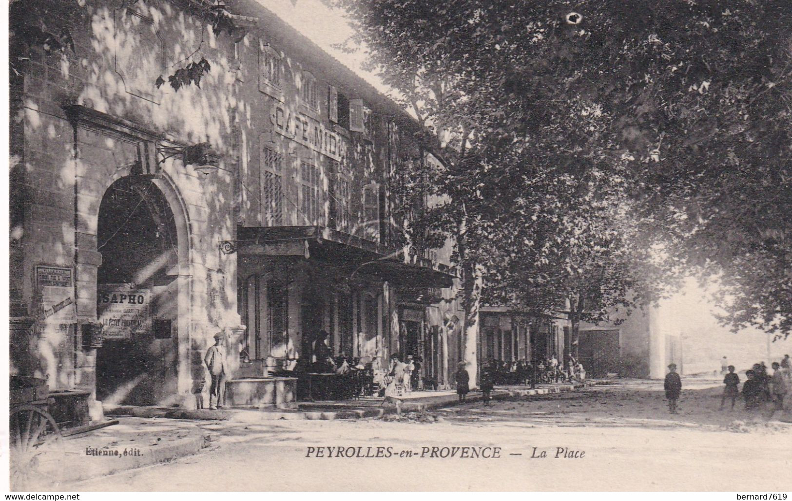 13  Peyrolles En Provence  La Place - Peyrolles