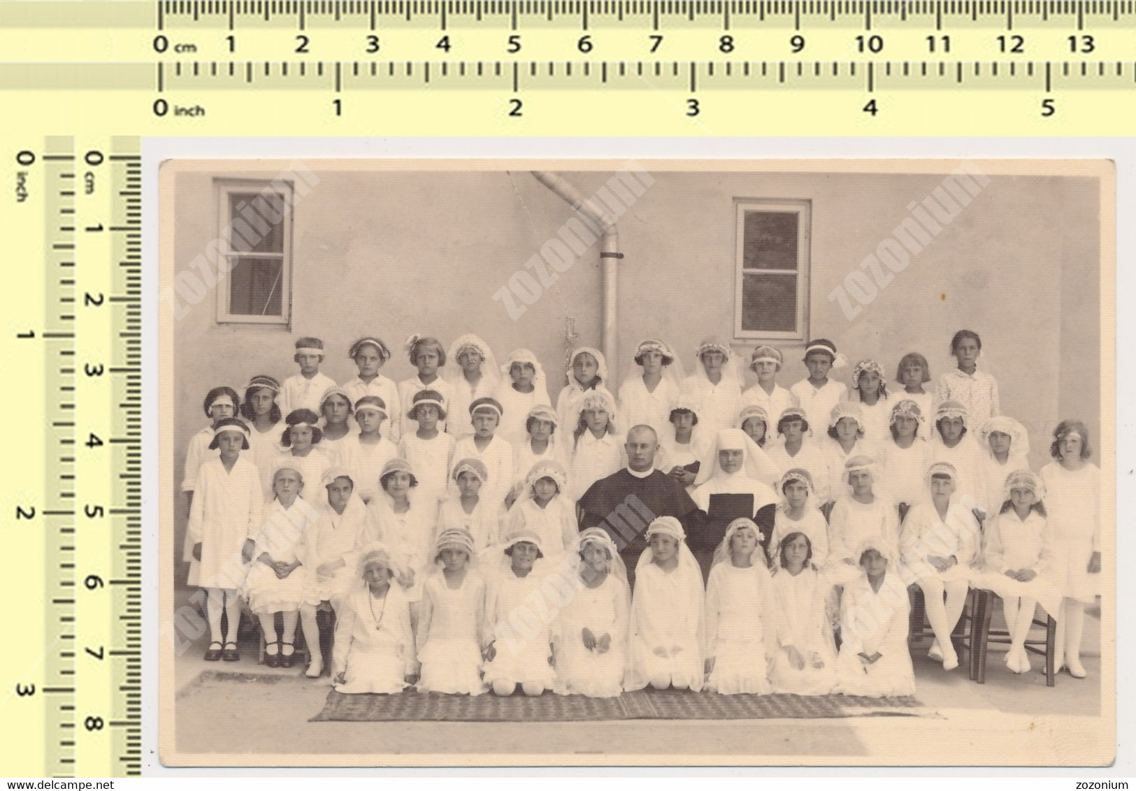 REAL PHOTO GROUP CUTE GIRLS KIDS AND PRIEST Frst Holy Communion Fillettes  ORIGINAL SNAPSHOT - Anonieme Personen