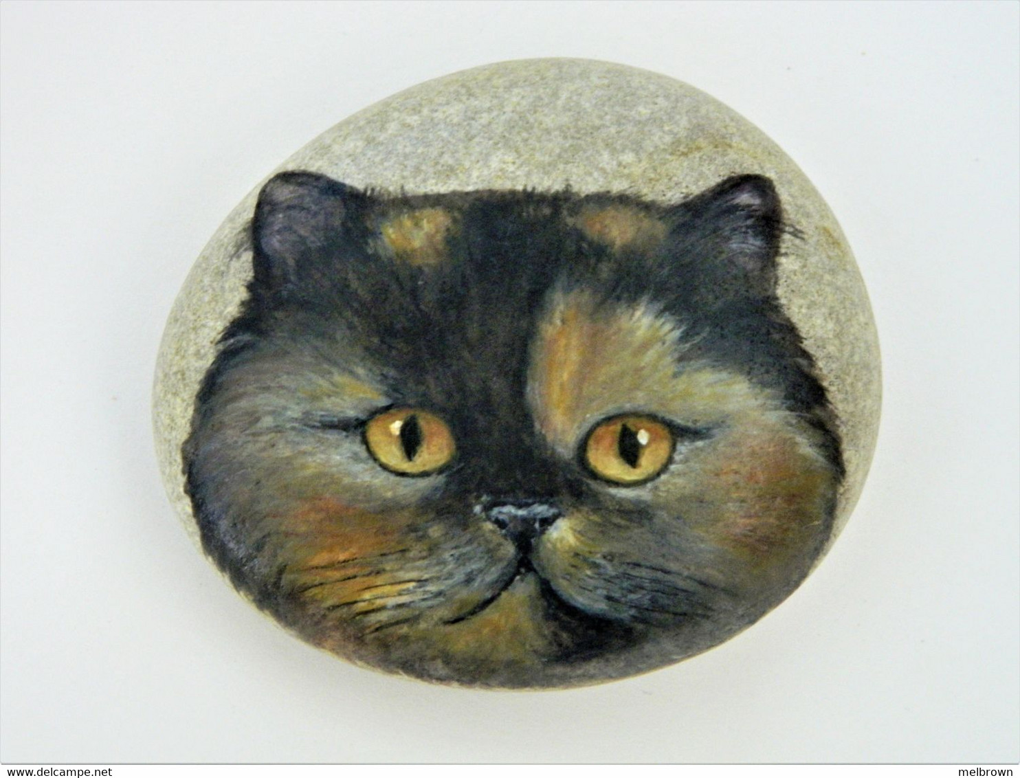 Original Painting Of A Calico Cat Hand Painted On A Smooth Beach Stone Paperweight - Pisapapeles