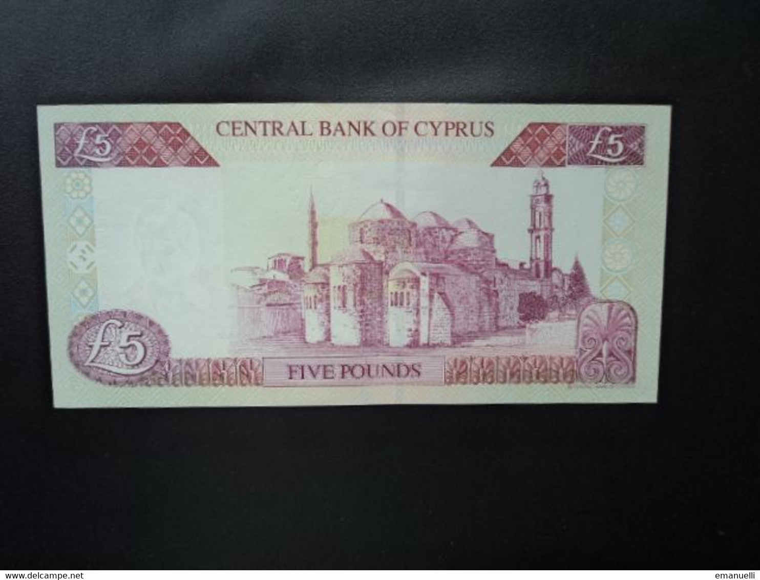 CHYPRE * : 5 POUNDS   1.9.2003   P 61b    Presque SPL à SPL - Cyprus