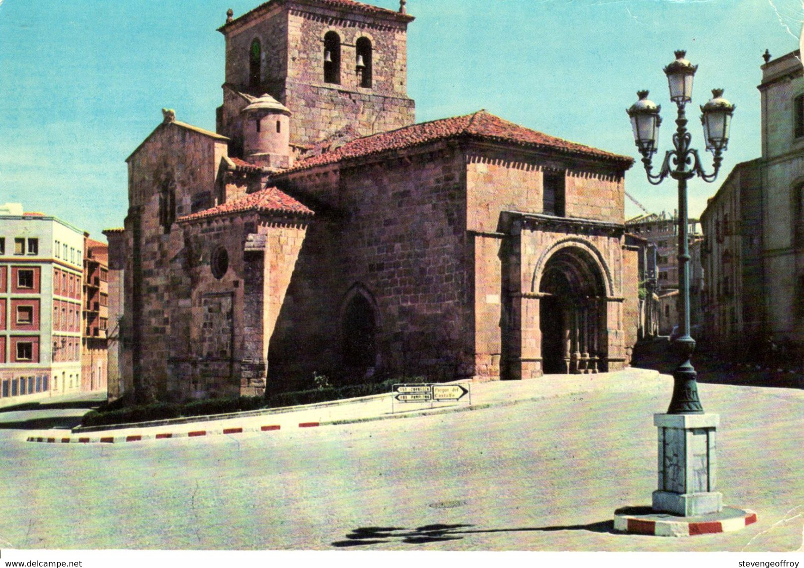 Espagne Castilla Y Leon Castille Soria Iglesia S Juan Rabanera Eglise St Saint Religion Croyance Lampadaire Batiment - Soria