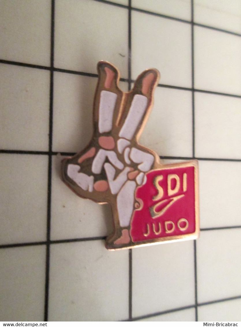 816a Pin's Pins / Rare Et De Belle Qualité !!! THEME SPORTS / JUDO KARATE JUDO CLUB SDI - Judo