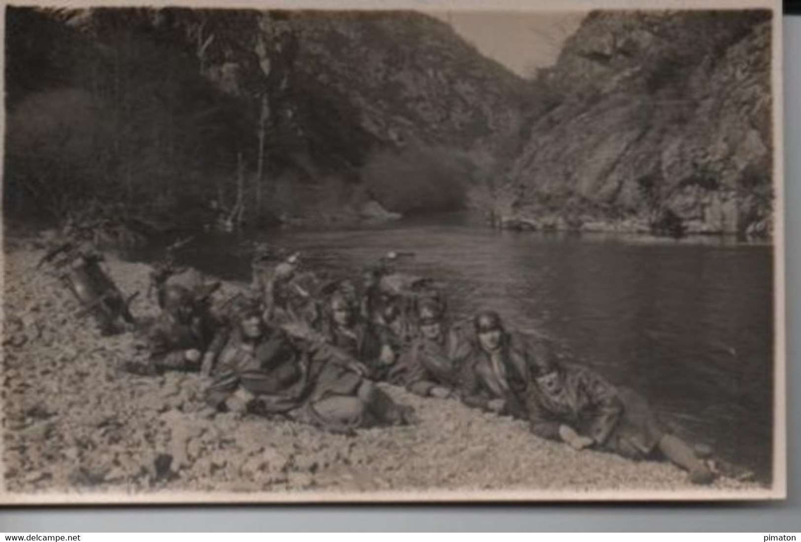 CARTE PHOTO - Groupe De Motards Le Long De La Sioule Vers Souvigny ( Allier ) - Fotografie