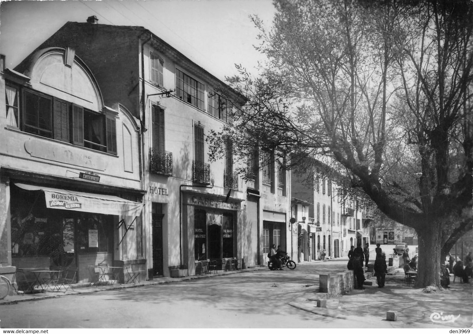 MONTAUROUX - Vue Du Boulevard - Café - Hôtel - Montauroux