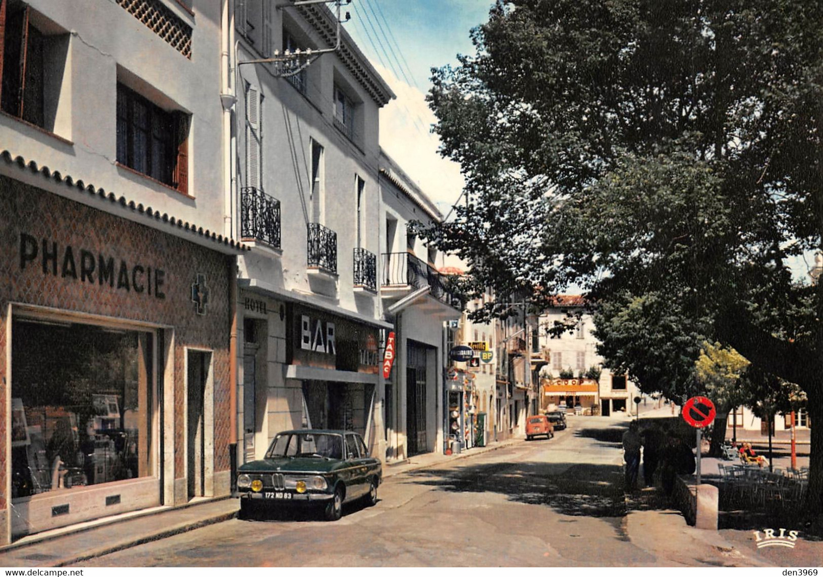 MONTAUROUX - La Rue Camille Blanc - Automobile, Renault 4L - Bar-Tabac - Pharmacie - Montauroux