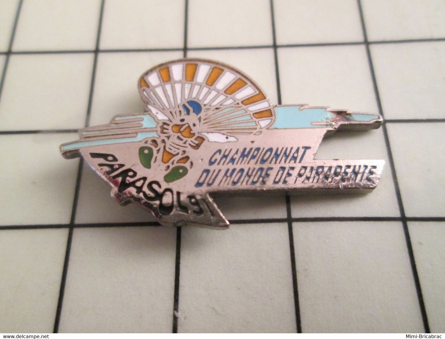 715d Pin's Pins / Beau Et Rare / THEME : SPORTS / PARACHUTISME PARAPENTE CHAMPIONNAT DU MONDE 91 - Parachutisme