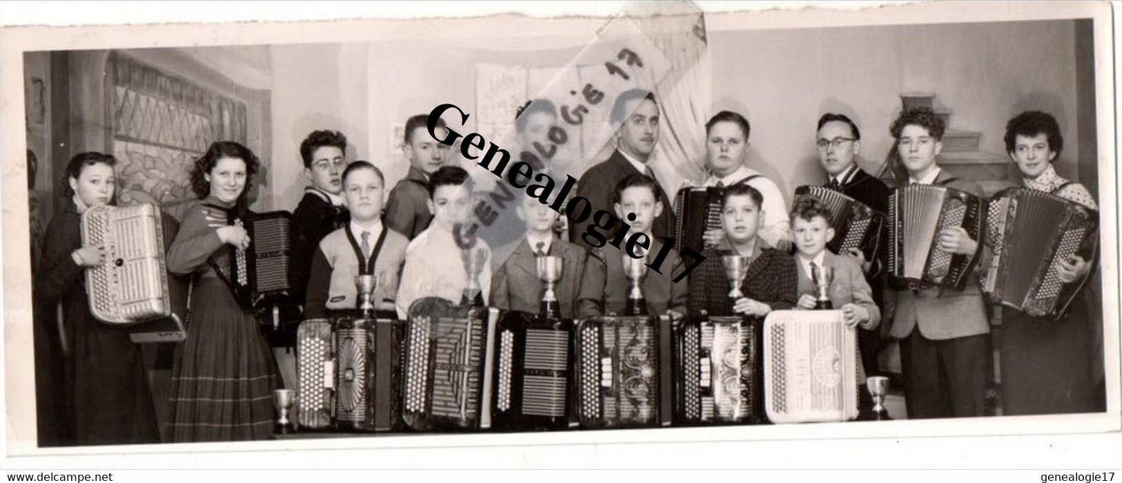 99 0114 DIVERS - SAINT POL SUR MER 59 NORD Photo 25 X 9 Groupe  Accordeon ( Accordeons ) Ecole Musique - Tampon L. THYS - Photos