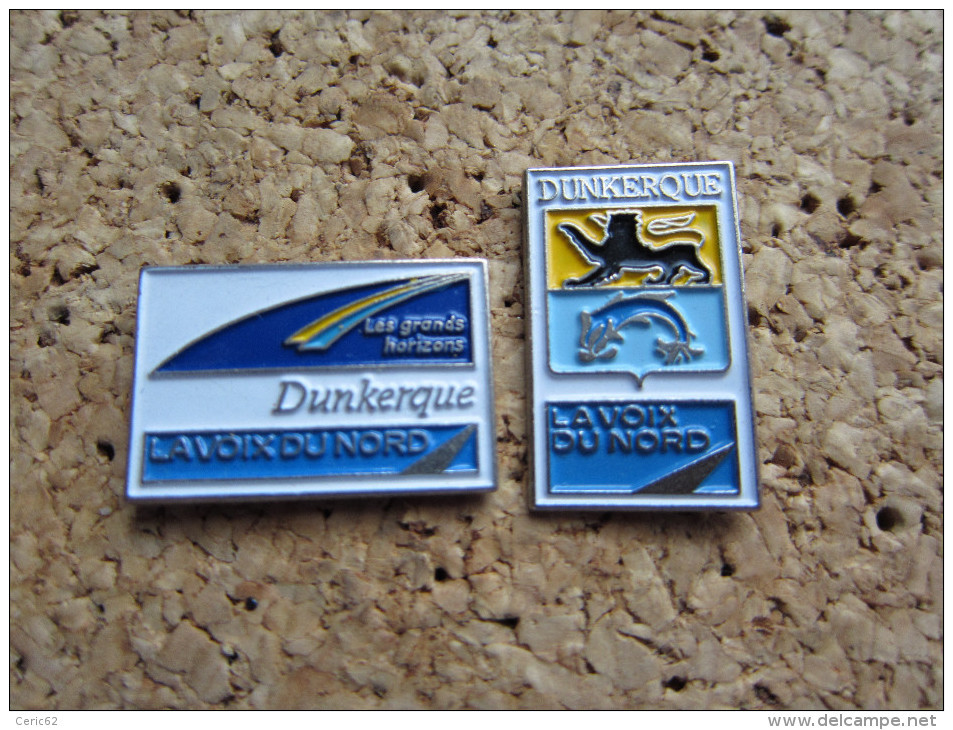 RARE LOT DE 2 PINS DIFFERENTS JOURNAUX LA VOIX DU NORD DUNKERQUE LOGO DE LA VILLE CARNAVAL - Médias