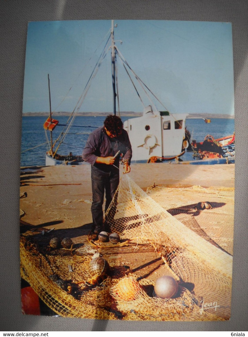 2657 Carte Postale PECHEUR Ramendant Ses Filets         Pêcheur Bateau Poisson Pêche - Pêche