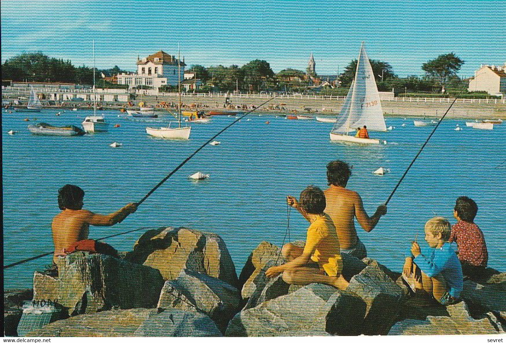 LA BERNERIE En RETZ. - Pêche Sur La Jetée. CPM - La Bernerie-en-Retz