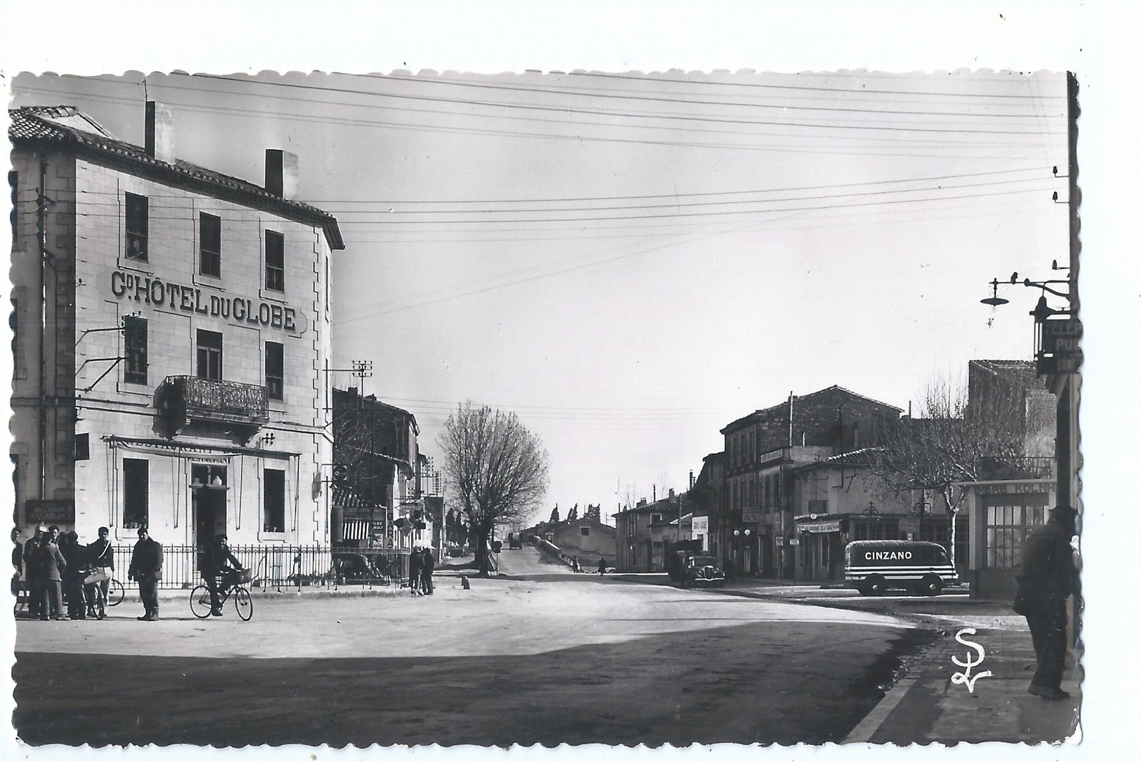 Cpa - Dpt  - Gard  -  Saint Gilles - Boulevard Chanzi Cinzano Hotel   - (  Selection  )  Rare  1950 - Sonstige & Ohne Zuordnung