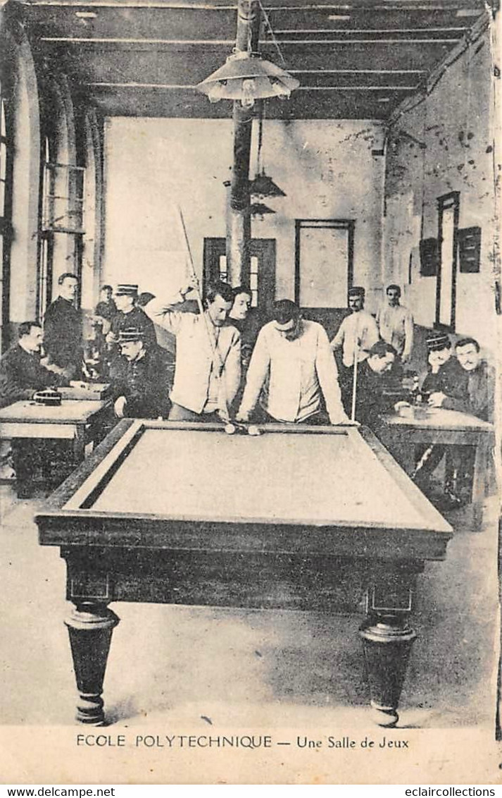 Thème Sport:  Billard       Ecole Polytechnique  Paris  75     Salle De Billard   ( Voir Scan) - Autres & Non Classés