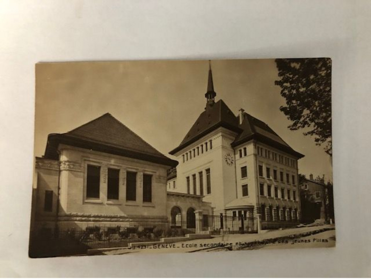 SWITZERLAND - GENEVA - GENEVE - ECOLE SECONDAIRE   - 1920 - POSTCARD - Genève