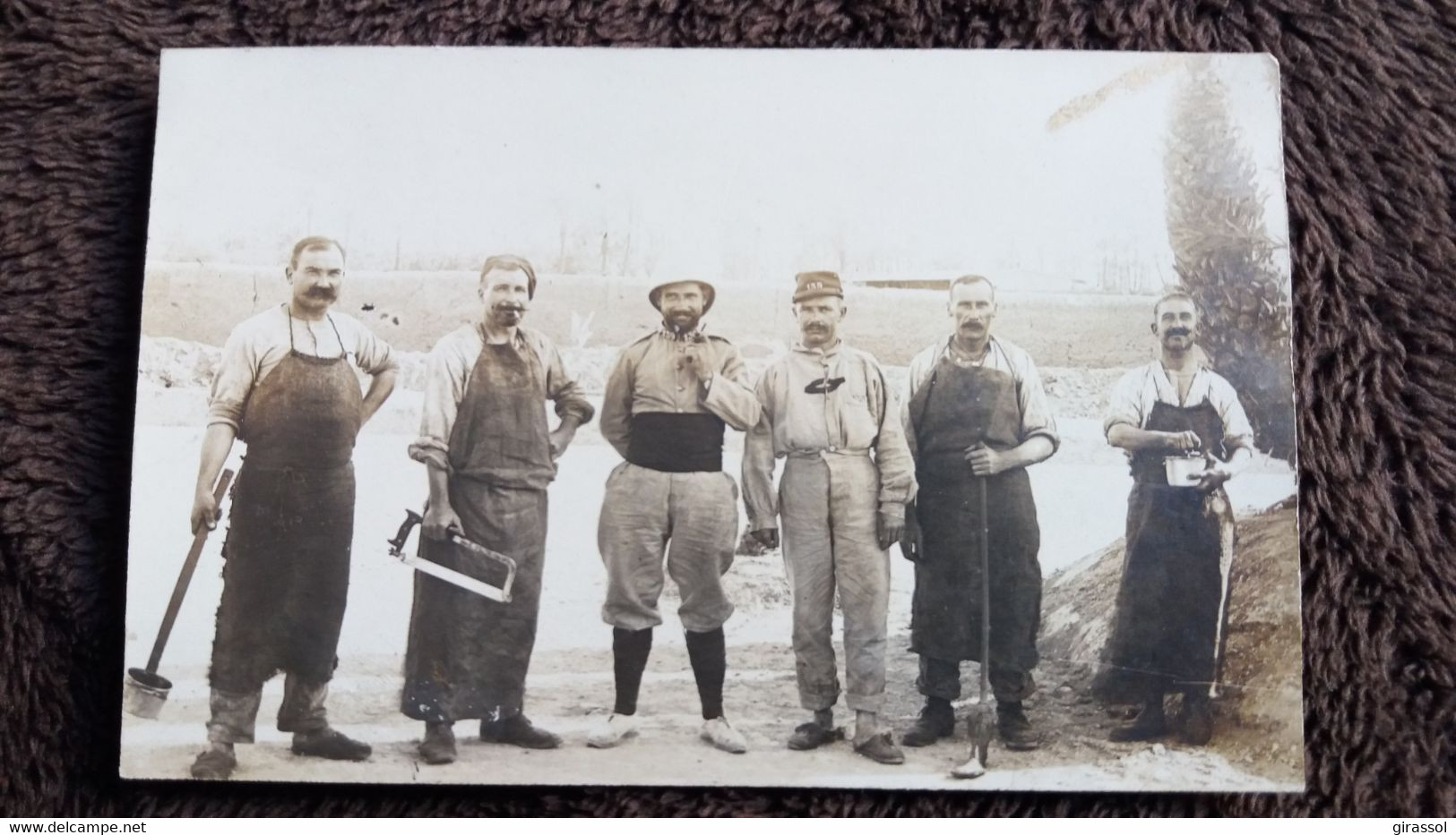 CPA PHOTO GROUPE D HOMMES SOLDATS MILITAIRES CUISINIERS ? DE LA 4 EME CIE GUERRE 1914  MARRAKECH GUILLEMINOT - Oorlog 1914-18