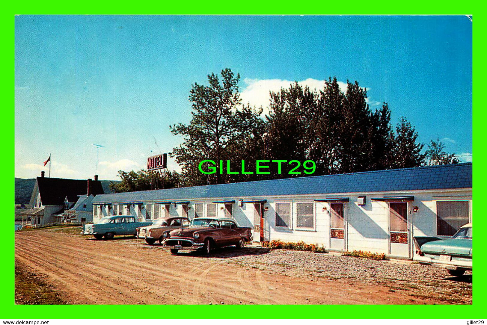 PERCÉ, QUÉBEC - MOTEL PLANTE - ANIMATED WITH OLD CARS - CIRCULÉE - POSTAGE DUE 4 CENTS - W, SCHERMER - - Percé