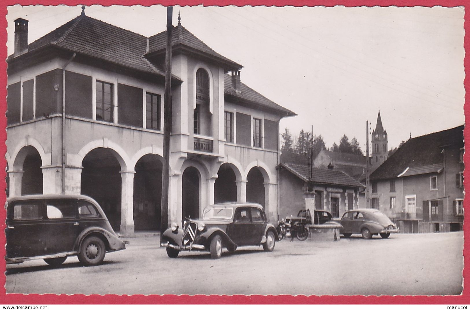 CPSM - 38 - LA BATIE MONTGASCON - LA MAIRIE ET LA HALLE + CITROEN TRACTION - Altri & Non Classificati