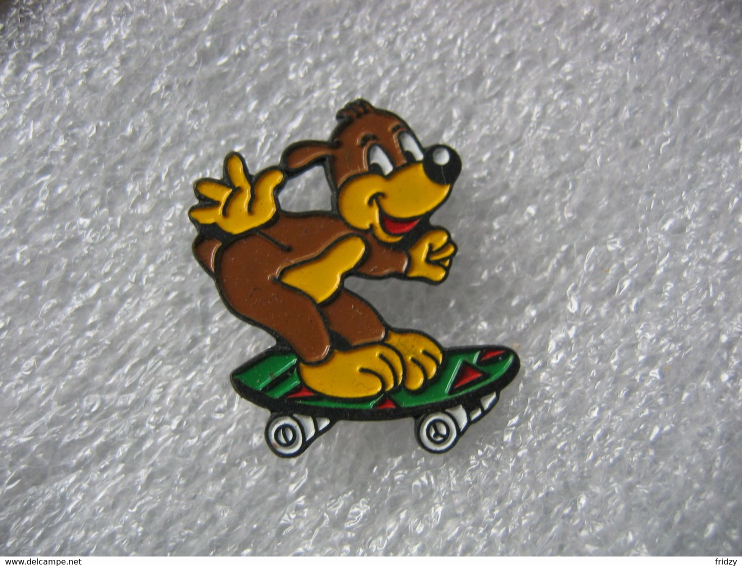 Pin's PIF Sur Un Skate Board - BD