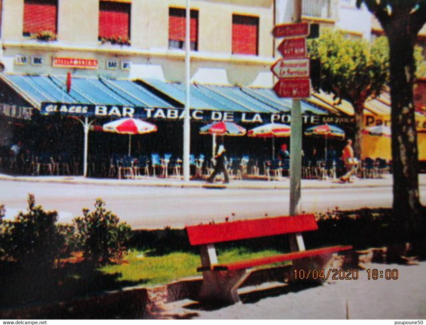 CP 83 SAINTE MAXIME Sur MER  - Un Aspect Du Jardin Du Port, Bar Café De La Poste  1983 - Sainte-Maxime