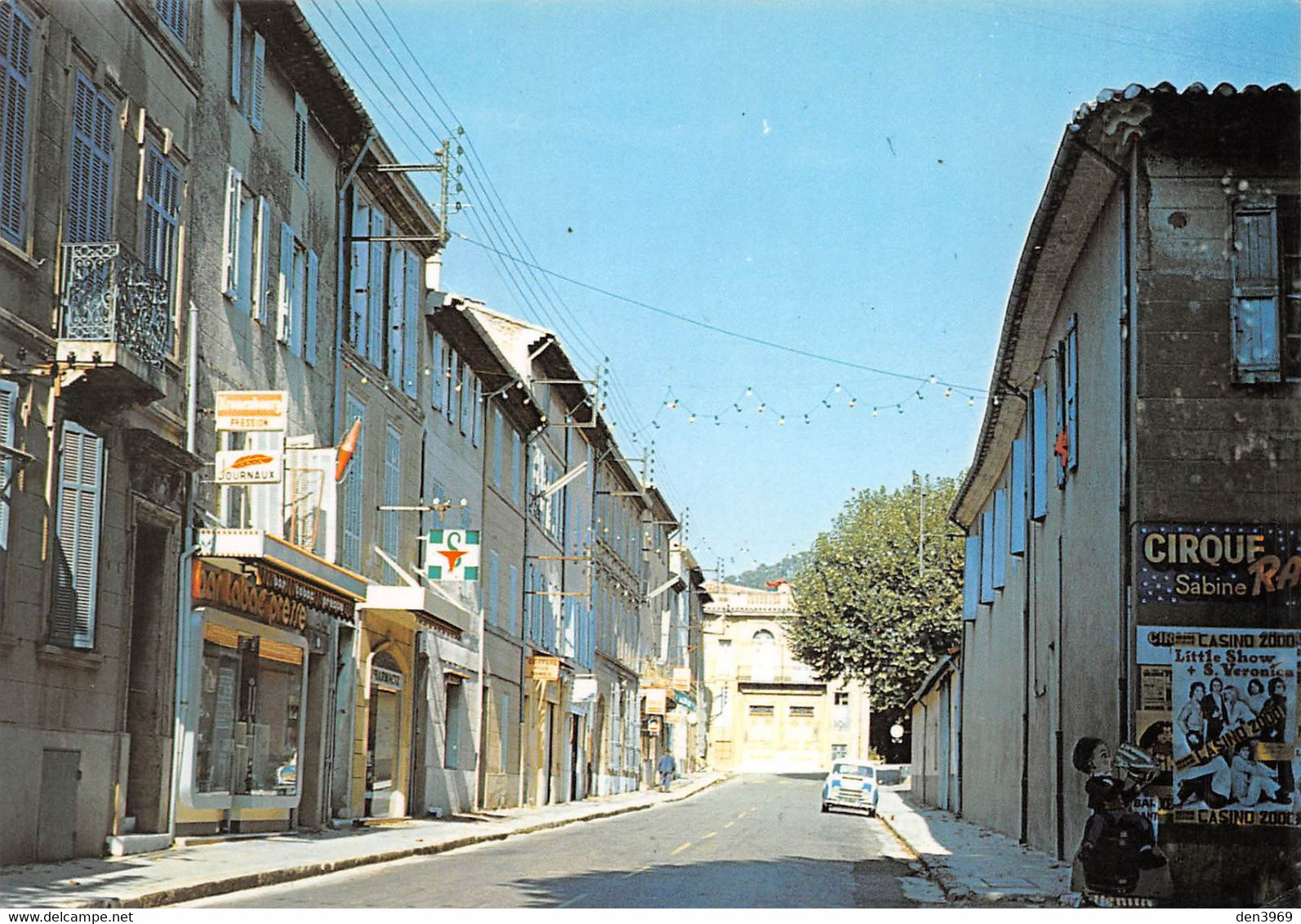 SAINT-ZACHARIE - La Rue Jean Jaurès Et Les Commerces - Renault 4L - Publicité Cirque Sabine Rancy - Saint-Zacharie