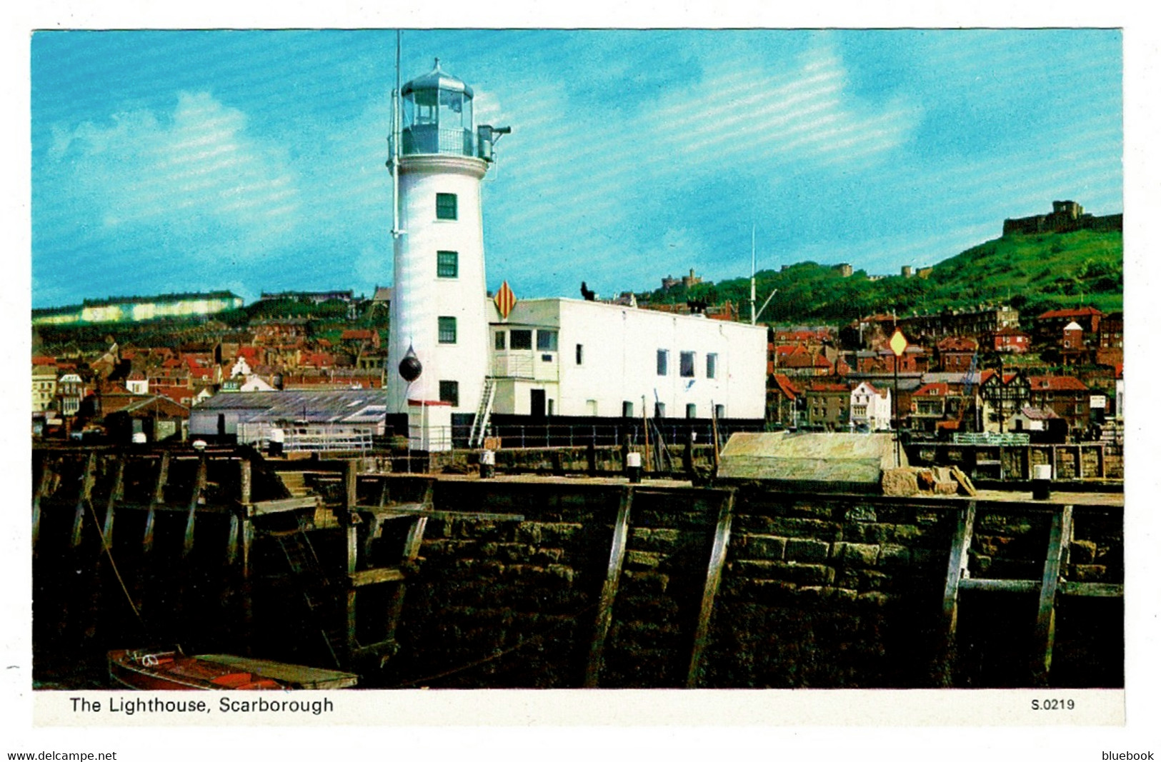 Ref 1406 - Postcard - The Lighthouse & Harbour - Scarborough Yorkshire - Scarborough