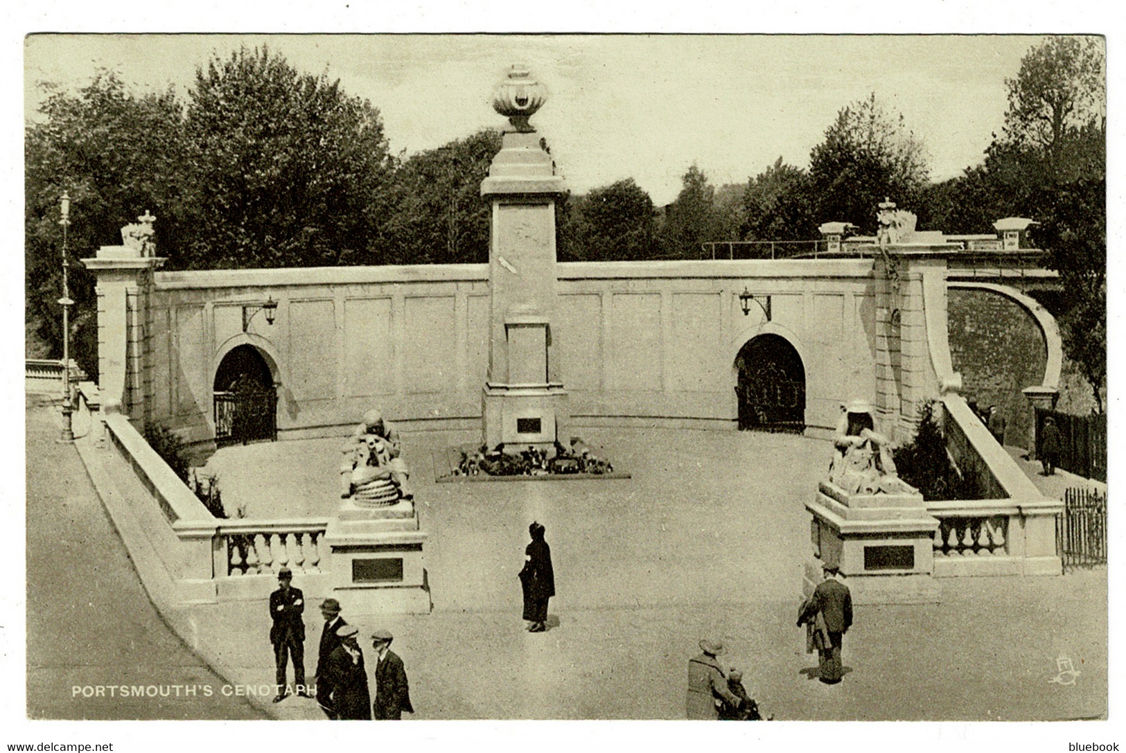 Ref 1407 - 1928 Raphael Tuck Postcard - Portsmouth Cenotaph War Memorial - Hampshire - Portsmouth