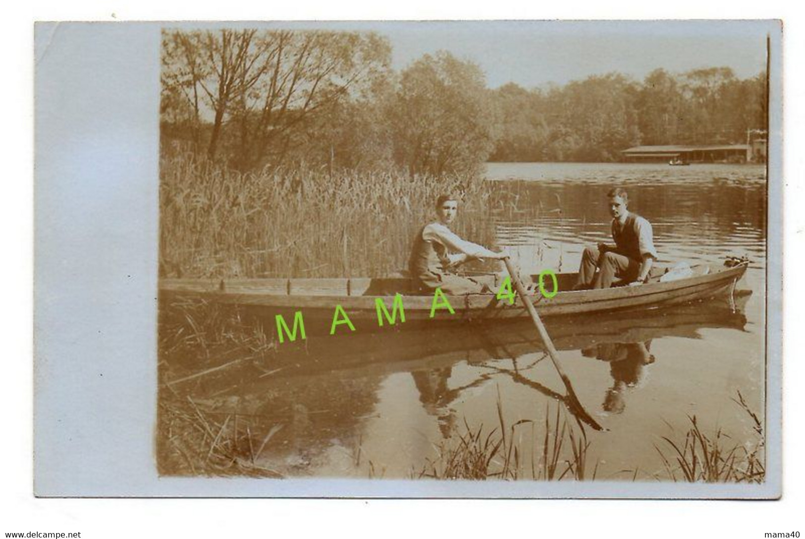 CARTE PHOTO DE 1917 - ALLEMAGNE - BERLIN - SCHLACHTENSEE - 2 HOMMES SUR UNE BARQUE - Steglitz