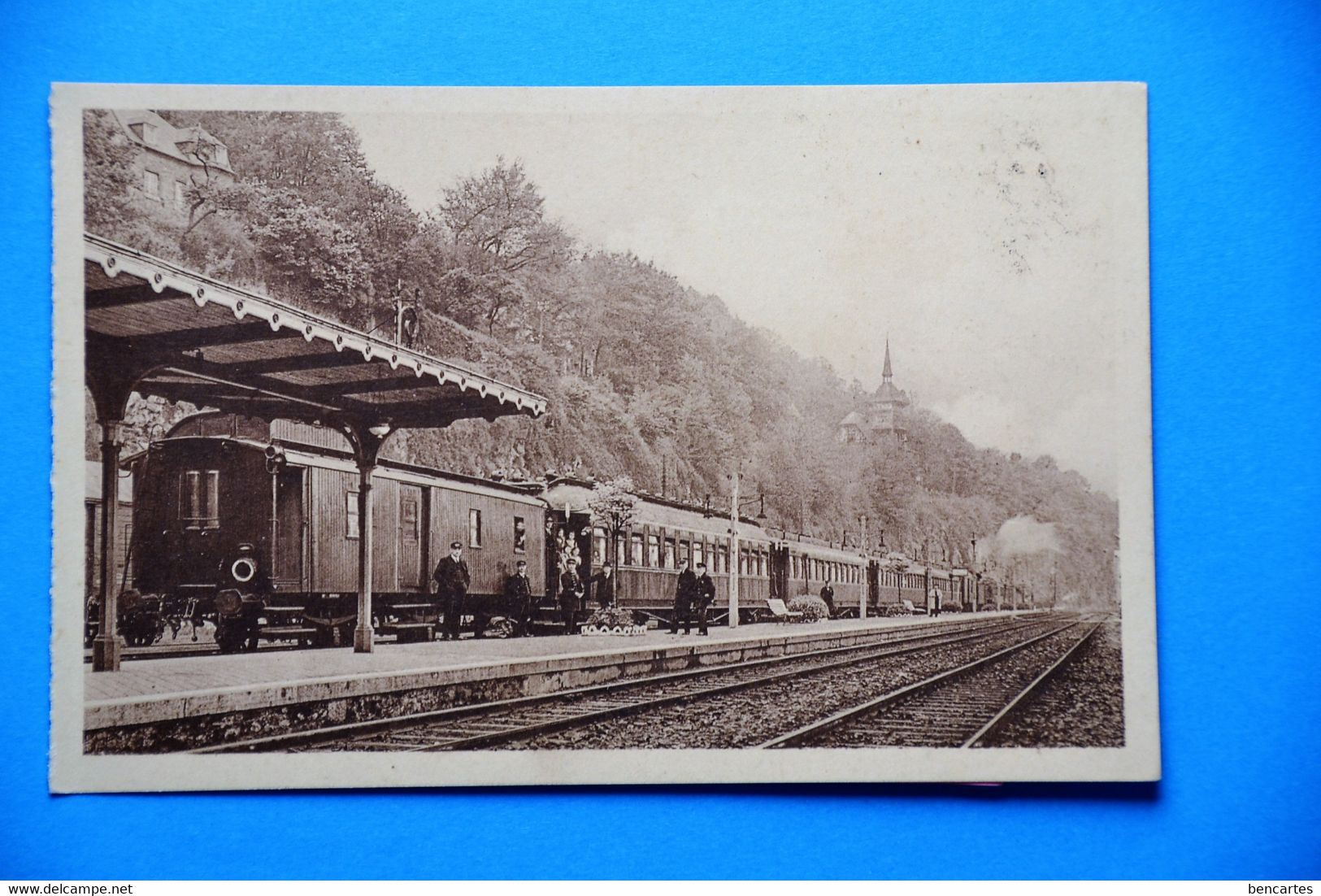 Dinant: Train En Gare De Dinant - Dinant