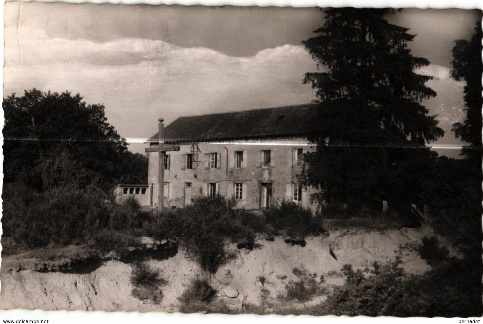 63 . LA CELLE D'AUVERGNE . LA COLONIE DE VACANCES   .  (Trait Blanc  Pas Sur L'original ) - Otros & Sin Clasificación