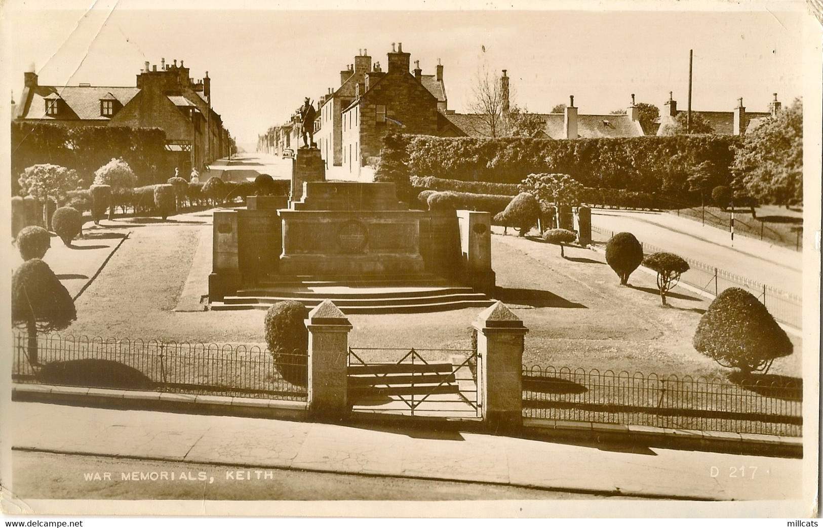 SCOTLAND BANFFSHIRE  KEITH WAR MEMORIALS  AND TOPIARY  RP  Pu 1956 - Banffshire