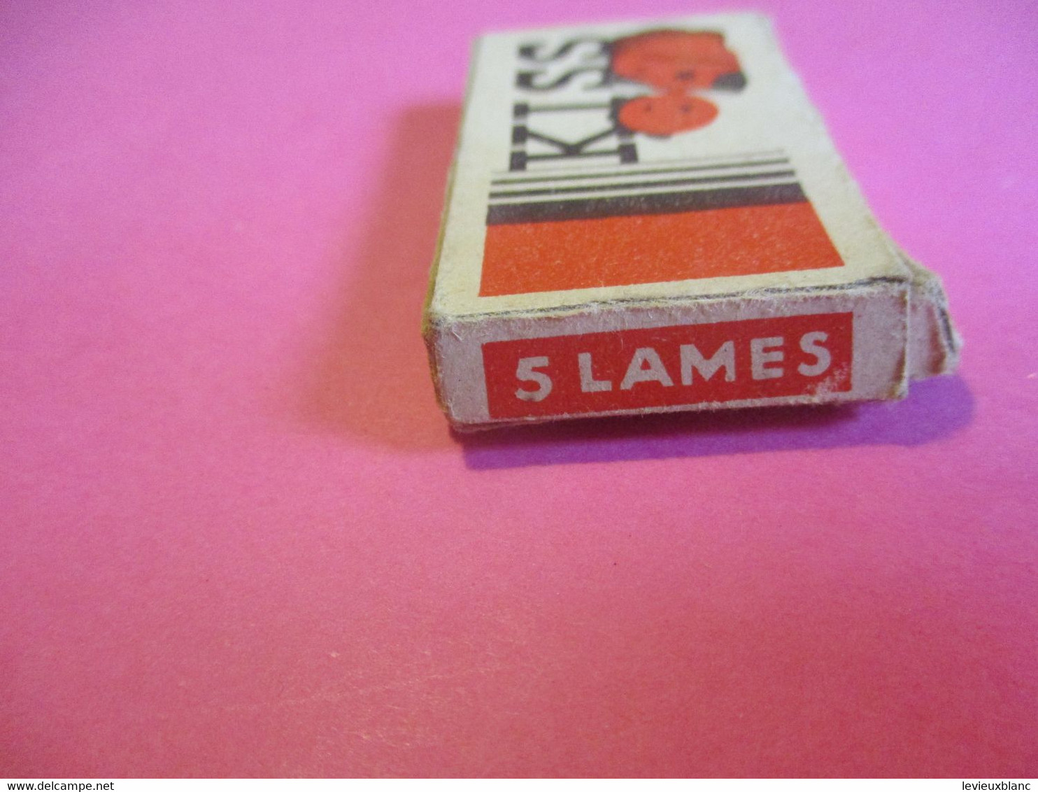 Etui Carton 5 Lames De Rasoir/Avec 4 Lames Inutilisées/KISS Bleue / La Lame Superfine/France/ Vers 1930-50     PARF213 - Razor Blades