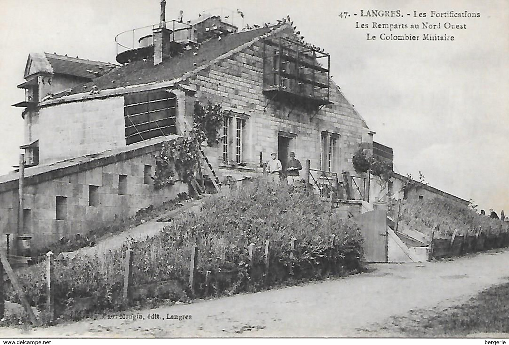 (1)     52   Langres       Les Fortifications   Les Remparts Au Nord-ouest  - Le Colombier Militaire - Langres