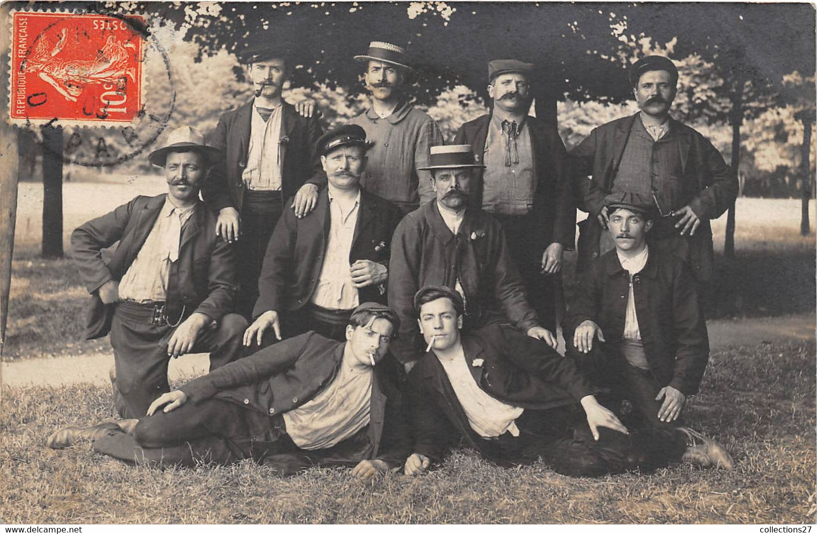 GROUPE DE PERSONNES- CARTE-PHOTO- A SITUER - Negozi