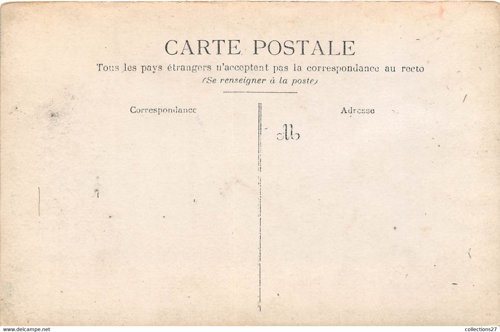 GROUPE DE PERSONNES -CARTE-PHOTO- A SITUER - Other & Unclassified